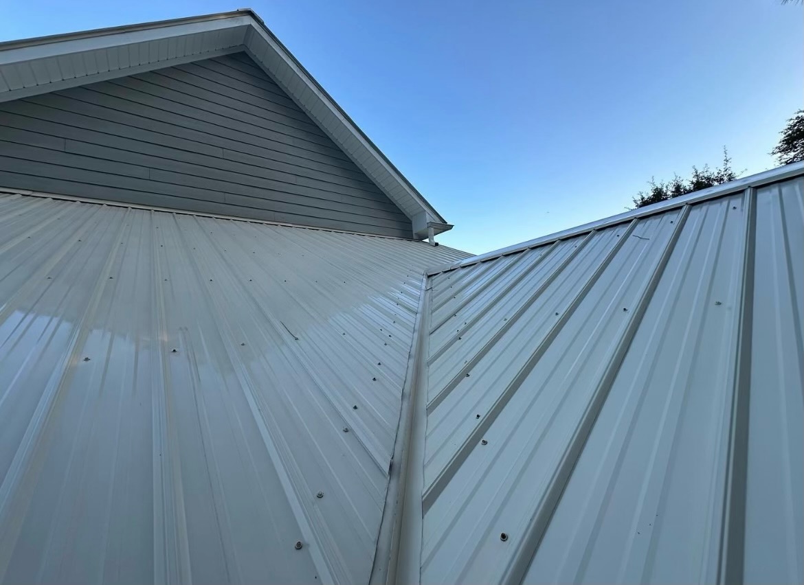 Roof cleaning result 1